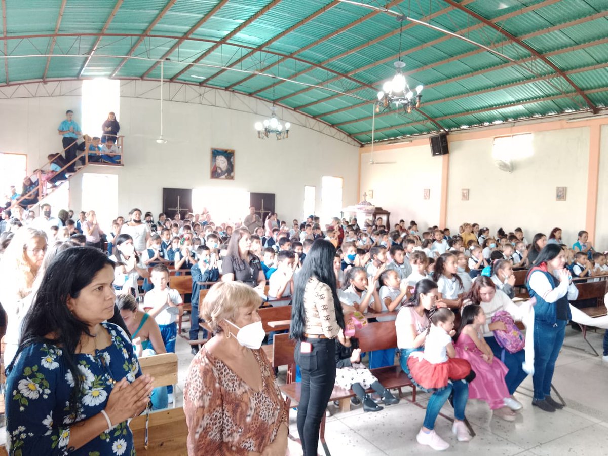 Comenzamos la Semana Aniversaria con la Misa de Acción de gracias por los 54 años de la U.E.Tucape. @ZonaEducTachira <a href="/Berzabethg1/">Berzabethgandicaoficial</a> <a href="/supercircard1/">supercircard1</a> <a href="/Crazet2011/">Crazet2011</a> <a href="/cardenas_cra/">CRA CÁRDENAS</a> @ClifpC <a href="/BolivarianasZET/">Erika Varela Sayago Escuelas Bolivarianas</a> @formacionzet <a href="/FormacionMppe/">Formación Docente</a>