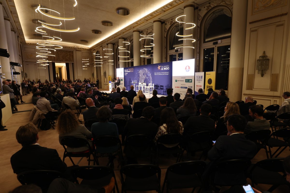 CCIParis_Export's tweet photo. #FDI2022 🟡
Clap de fin sur cette cérémonie de lancement !
🤔 Vous avez des projets d’#internationalisation ? Profitez de nombreux rendez-vous FDI jusqu’au 1er décembre.
Le programme : https://t.co/2EF9Cp3xQZ https://t.co/r8TRcow4hy