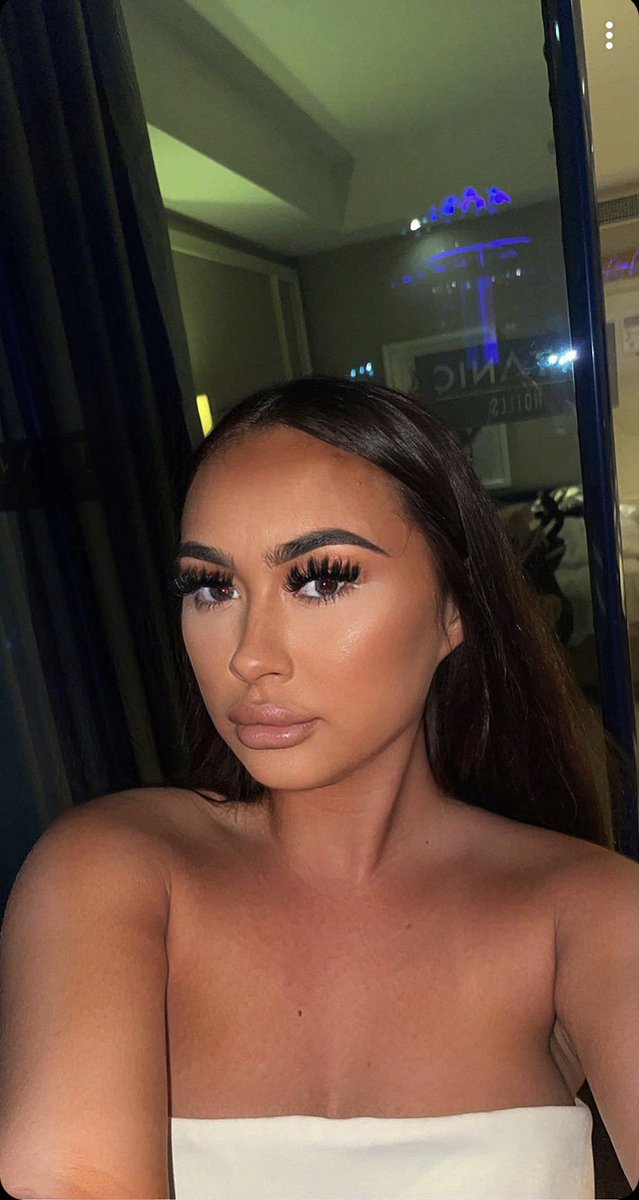I’m out and want spoonspigs! Send for my drinks. • findom findomuk spoonspigs paypig cashcow •