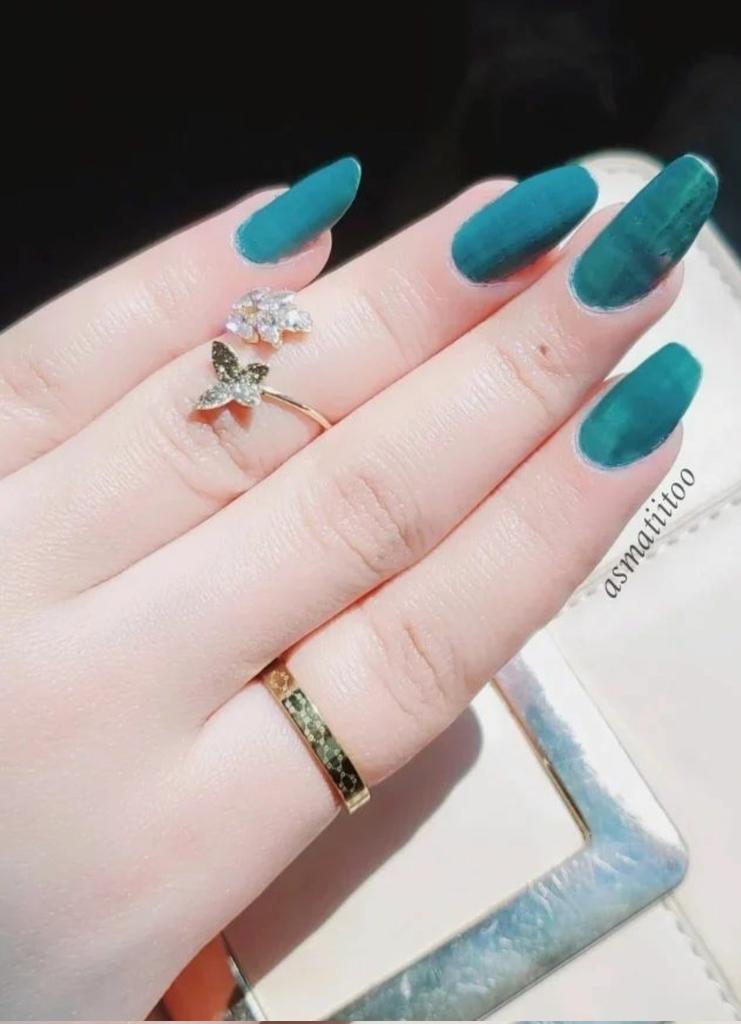 فتاة تعاني من فرط رقتها 💕💕💕💕