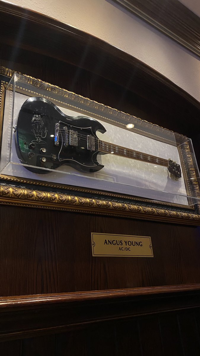 MaryNozri's tweet photo. #ACDC #hardrockcafe https://t.co/wML2wZzoDc