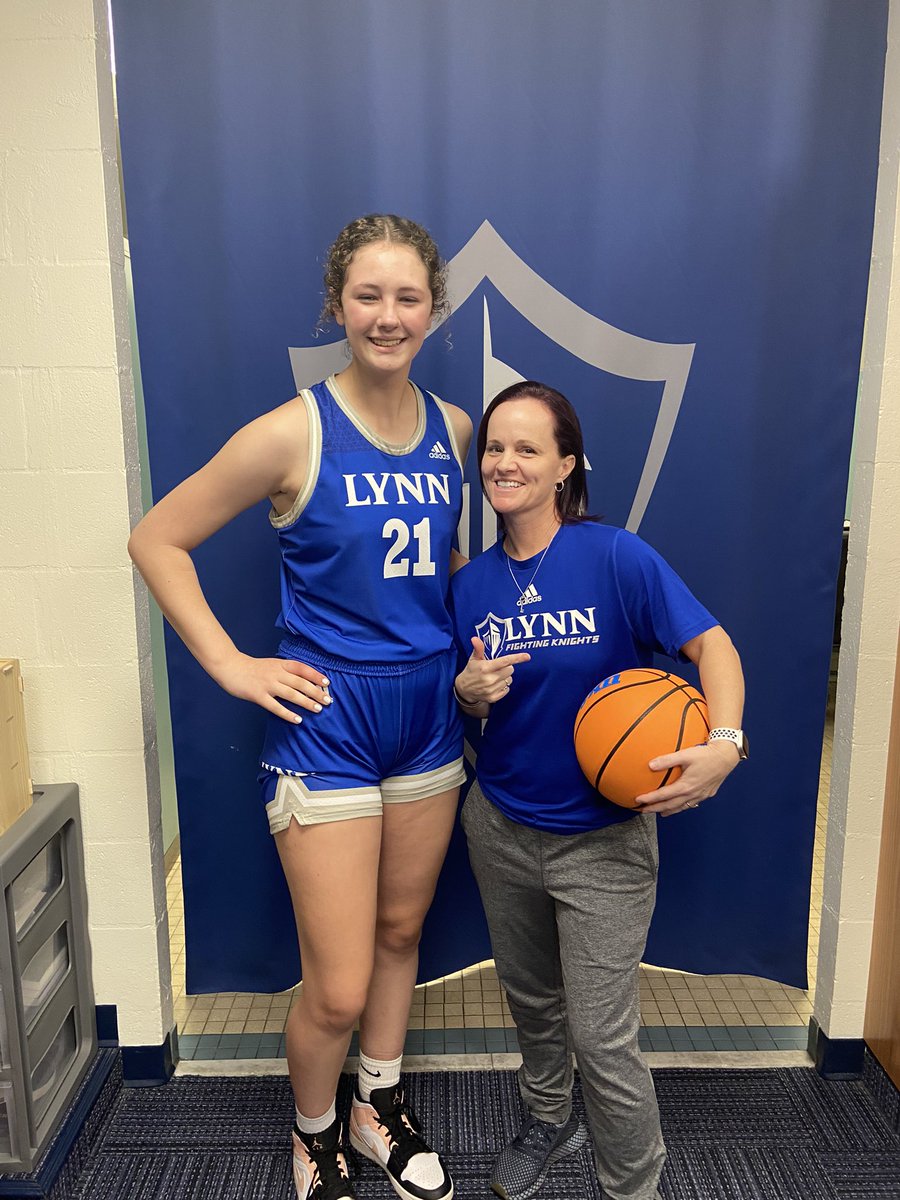 After a great visit at <a href="/LynnUniversity/">Lynn University</a>, I am excited to have received an offer to play basketball. Thank you to @CoachHuddLynn and <a href="/DJSlifer10/">DJ Slifer</a> 💙🤍 @ECU_Orlando