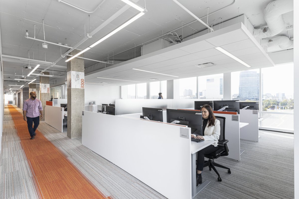 ClarkBuilds's tweet photo. Clark recently debuted its new office in McLean, Virginia! The new office is designed to enable collaboration and innovation through dynamic spaces and state-of-the-art technology. 
#ClarkBuildsDC #ClarkBuildsMD #ClarkBuildsVA https://t.co/6wF4ED9ba7