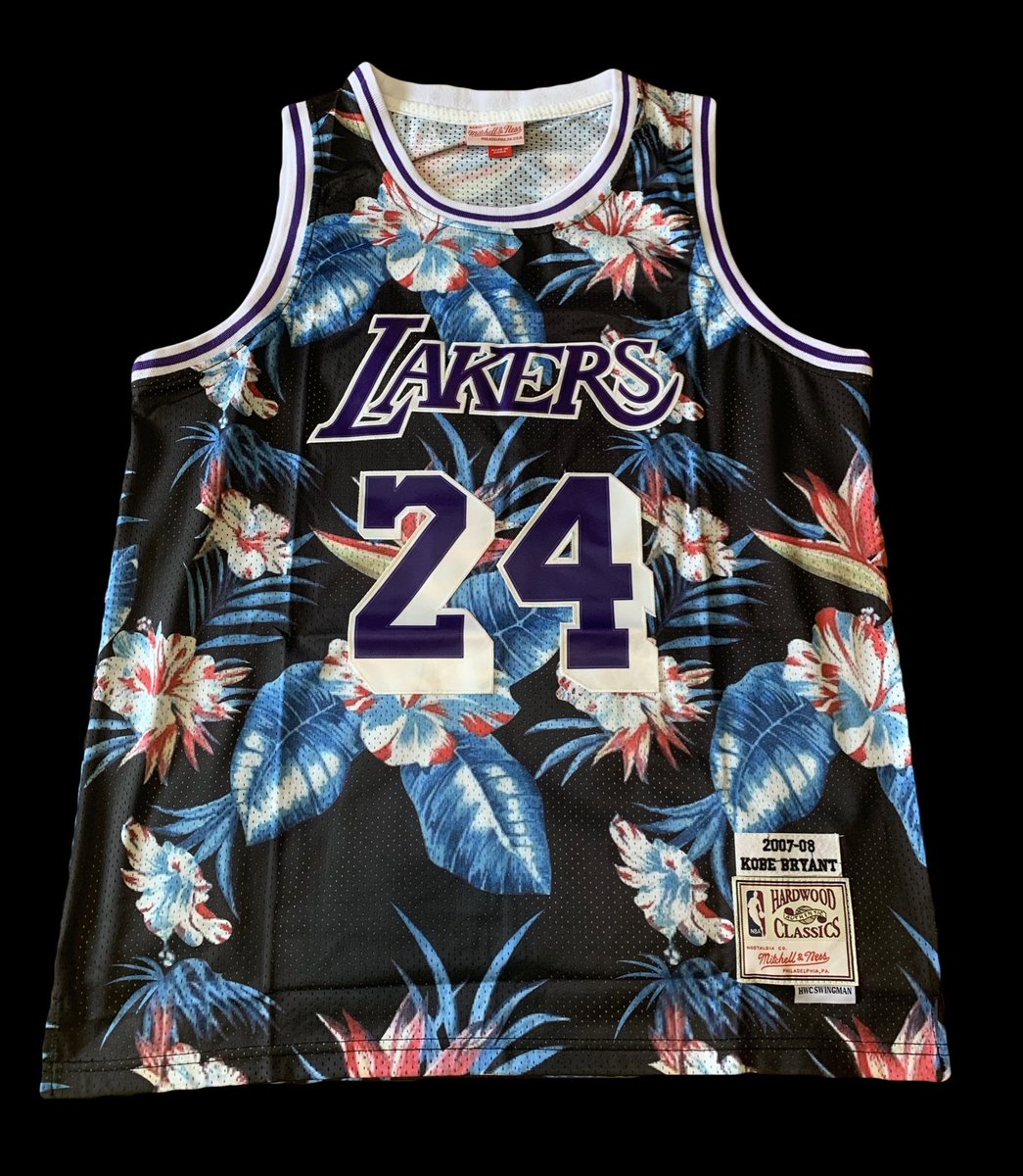 LakeShowYo's tweet photo. giving one away to whoever predicts the Lakers/Jazz score tonight! https://t.co/AhqjK7h2uH