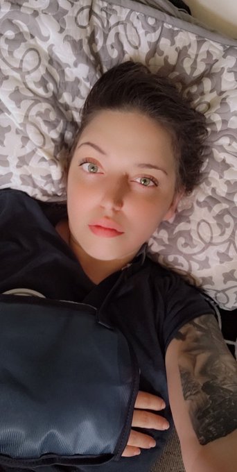 I've been stuck on the couch with a broken elbow forever... please send food an entertainment  https://t