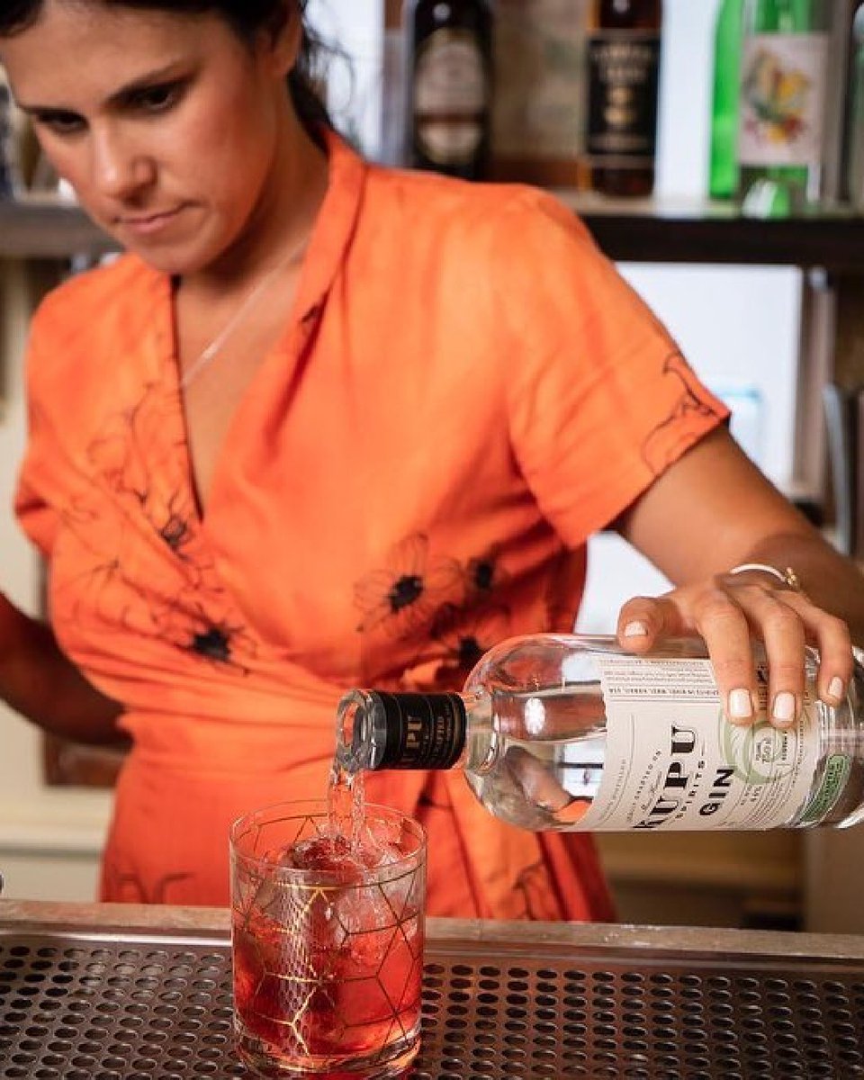 KupuSpirits's tweet photo. Negroni, anyone? 😋 
📸 IG: estersmaui https://t.co/vA4xmO0dM3