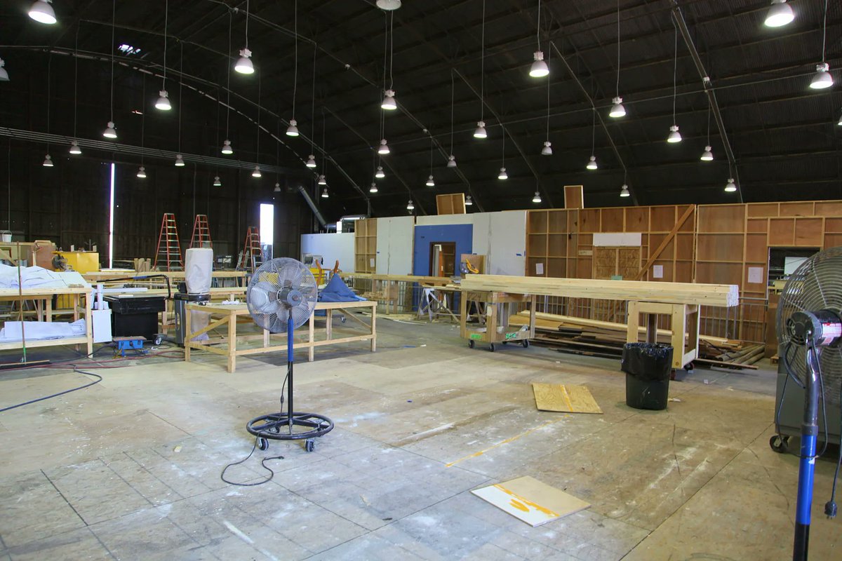 UniStudiosLot's tweet photo. Talent is endless in the Mill Shop! The #setconstruction teams utilize this space to #create the sets and facades seen in your favorite tv shows & films 😱 🛠️
#onthelot #millshop #fabricators #studioservices https://t.co/epWqpNbbaO