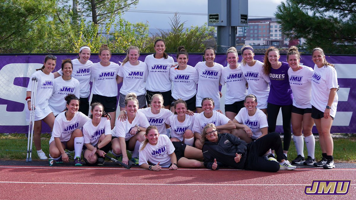 JMUFieldHockey's tweet photo. 𝙒𝙚 💜 𝙤𝙪𝙧 𝙖𝙡𝙪𝙢𝙨!

Thank you to everyone who participated in this year's alumni game. We hope to see everyone again next year! 

#GoDukes https://t.co/Qq2uwfvQag