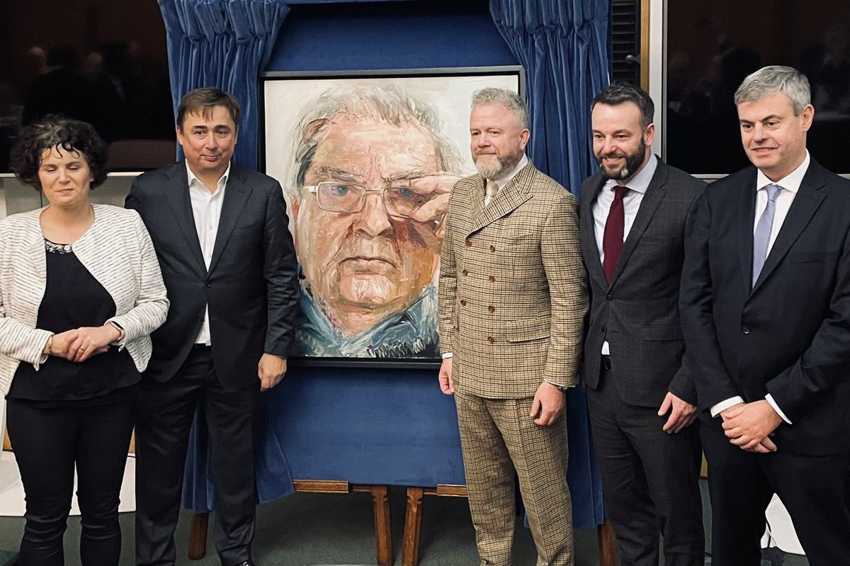 Ambassador Fraser was delighted to join John Hume Jnr, artist @colin_davidson, @clairehanna MP and @columeastwood MP for the unveiling of Colin’s extraordinary portrait of Nobel Laureate and peacemaker John Hume in the House of Commons this evening