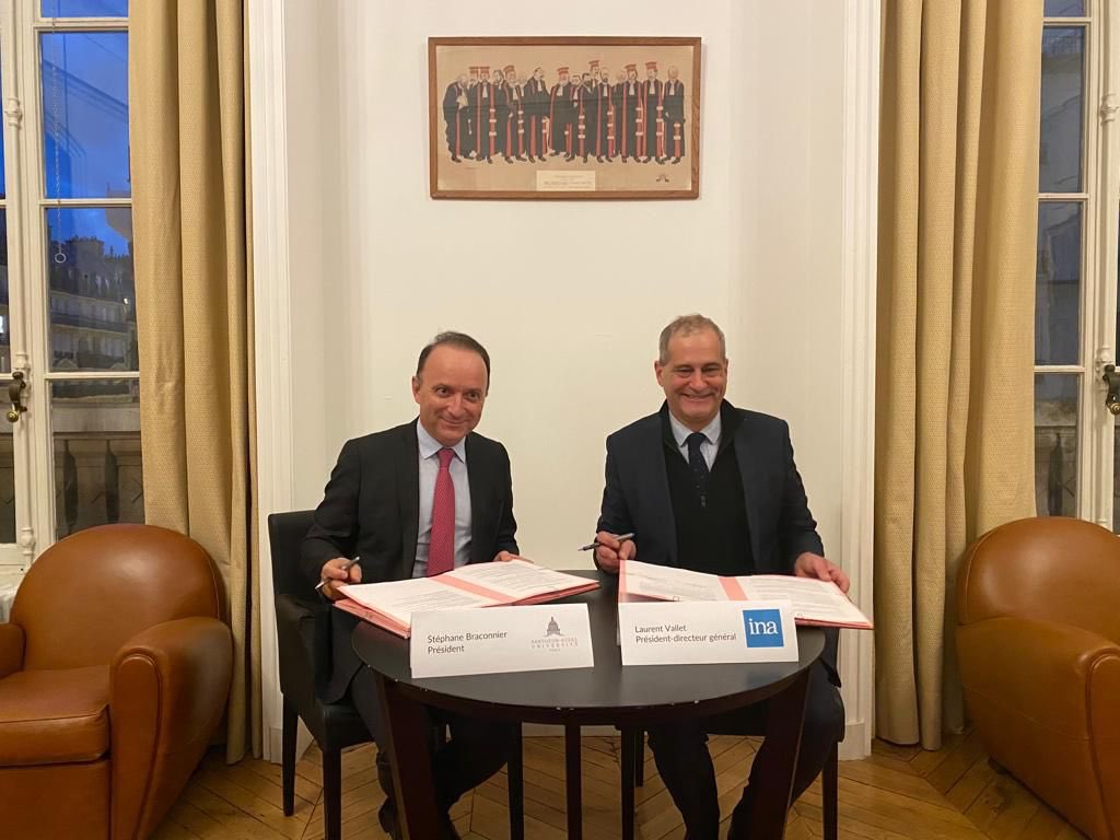 Laurent Vallet (@laurent_vallet) on Twitter photo Nous signons aujourd’hui une convention entre <a href="/Ina_audiovisuel/">INA - Institut national de l'audiovisuel</a> et <a href="/AssasUniversite/">Panthéon-Assas université</a>. Ce partenariat constitue pour nos étudiants et chercheurs une chance unique : ouverture renforcée au monde universitaire, promesse de nouvelles rencontres autant que d'enrichissement des savoirs. Nous signons aujourd’hui une convention entre <a href="/Ina_audiovisuel/">INA - Institut national de l'audiovisuel</a> et <a href="/AssasUniversite/">Panthéon-Assas université</a>. Ce partenariat constitue pour nos étudiants et chercheurs une chance unique : ouverture renforcée au monde universitaire, promesse de nouvelles rencontres autant que d'enrichissement des savoirs.