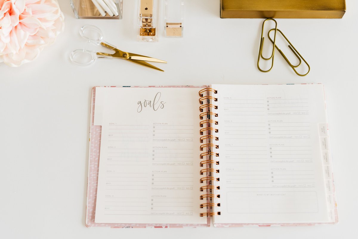 Getting organised for the end of the year? Here are 12 of the best habits that all organised people have &amp; how to become a more organised person! 

loveemblog.com/2020/07/how-to…

<a href="/BloggersHut/">Bloggers Hut ✨</a> #BloggersHutRT @cosyblogclub
#theclqrt #TRJForBloggers #bloggerstribe