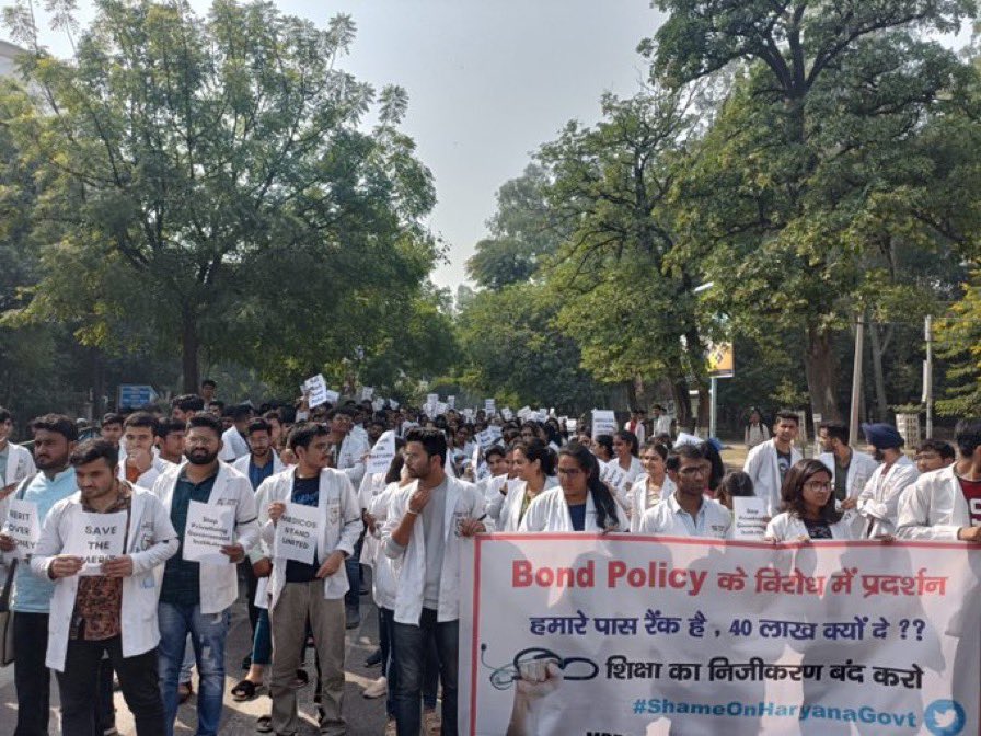 Priyanshuy15's tweet photo. We are one 💪

#BOND_POLICY should be intervened for the interest of students 
#haryana #bondmuktharyana https://t.co/XXfm60Msc1
