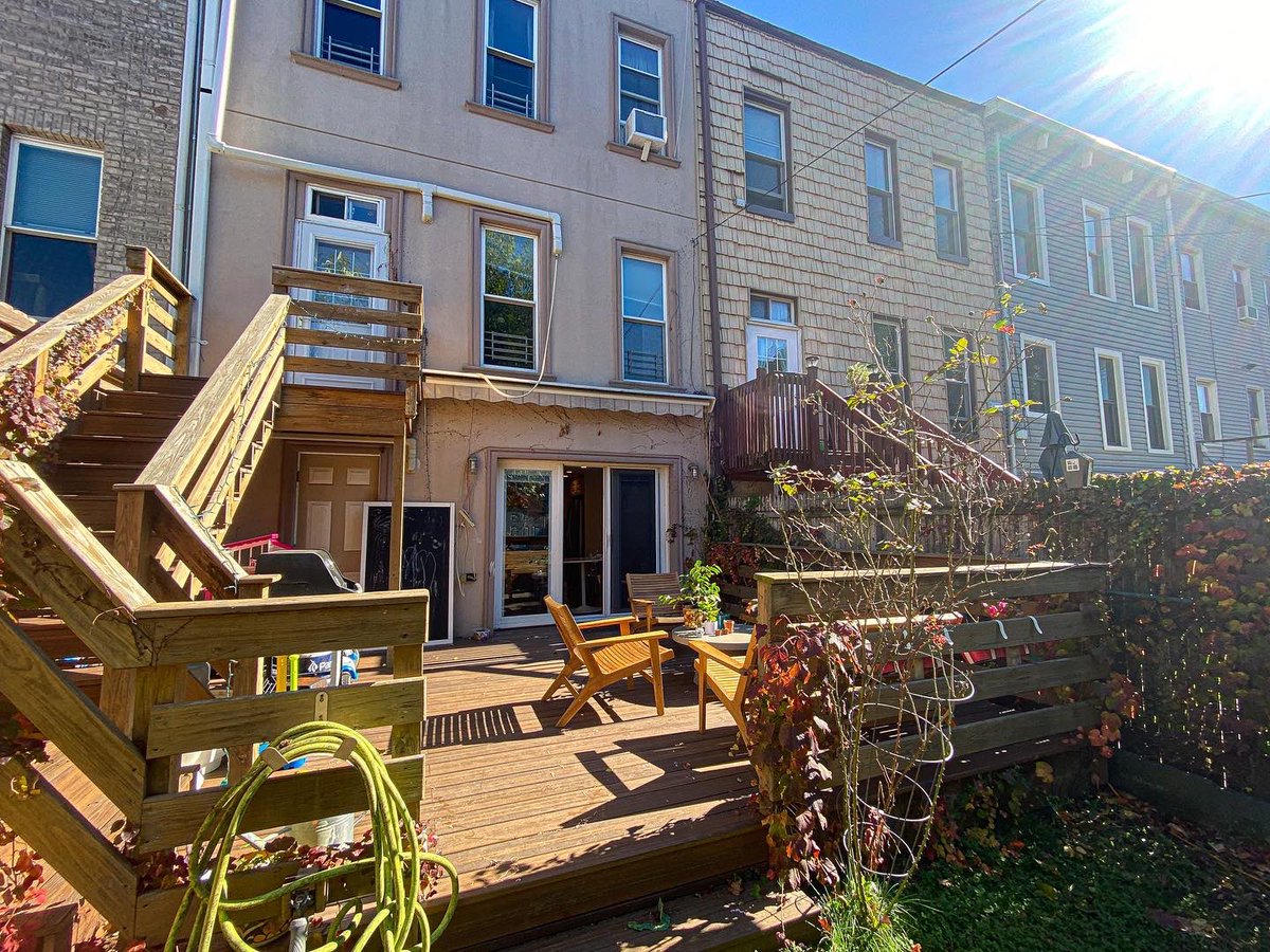 sidewalk_realty's tweet photo. Greenpoint 3 Bedroom 2 Bath Duplex with a yard for $6500 - DM us for more info! #sidewalkrealty #rental #greenpoint #brooklyn https://t.co/xJanDNXkH4