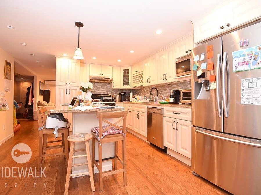 sidewalk_realty's tweet photo. Greenpoint 3 Bedroom 2 Bath Duplex with a yard for $6500 - DM us for more info! #sidewalkrealty #rental #greenpoint #brooklyn https://t.co/xJanDNXkH4