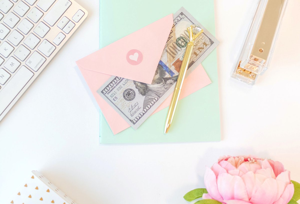 AD/ I love my job as an accountant, but there are so many financial careers, it can be hard to know where to start. Here are my tips for starting a career in finance!

loveemblog.com/2021/09/top-ti…

<a href="/BloggersHut/">Bloggers Hut ✨</a> #BloggersHutRT @cosyblogclub
#theclqrt #TRJForBloggers #bloggerstribe