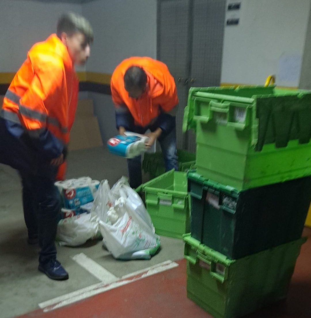 Gracias solidarida!Tu donación en alimentos, a <a href="/Aaqua_es/">Ayudar a quien Ayuda</a>, es fundamental para #Ayudar a familias sin recursos de Mad.