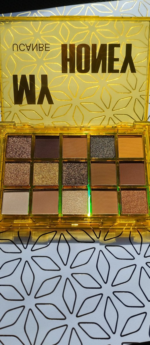 maggie_kaulitz's tweet photo. Voy a aprovechar el boom de lo de #Cromantic y me voy hacer promoción... Yo les vendo bolsitas sorpresa de maquillaje con cositas como las de la foto desde $30.000 envío en Bogotá incluído
También pueden preguntar lo que necesiten y lo traigo por encargo
Más info DM :) https://t.co/JsSwwLY9iD