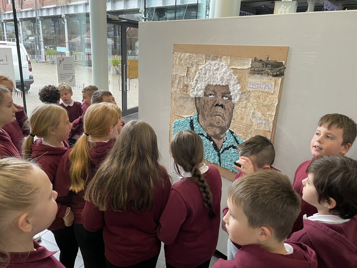 CymerPrimary's tweet photo. #CAPOakclass had a great day today at the @The_Waterfront 😊 We were able to see our collage that we created at the exhibit of ‘Kings of the Underground’ with @VisionFountain 🎨 What a fantastic miners project to be apart of as we learnt more about our local area and people! https://t.co/0mveQUV3MB