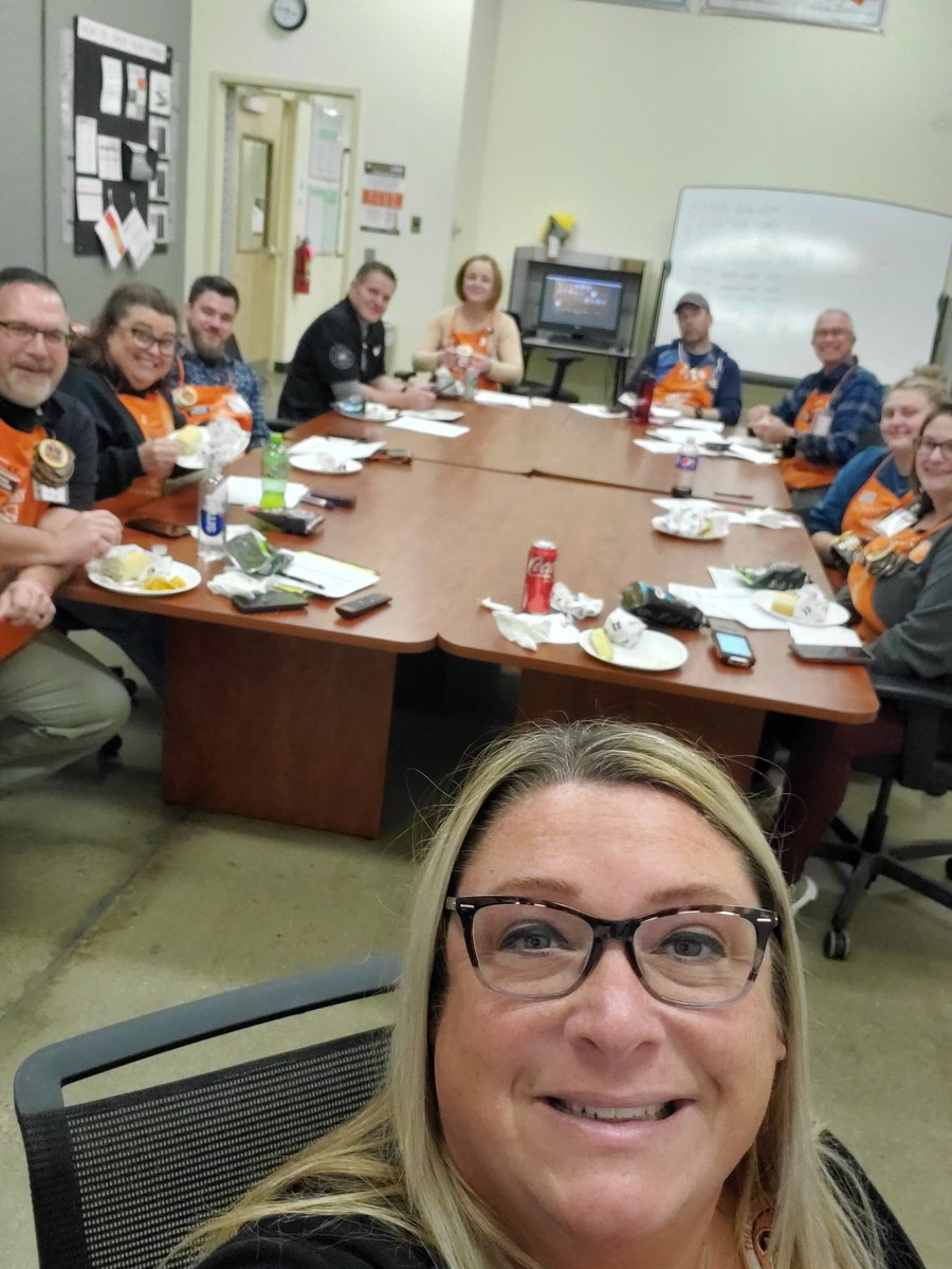 Most spirited DS team in district #275. #Wearewalker #WEWON!#jimmyjohns @HDmorrissey @kristenihd @beck_missy @mischelle_prill @scrcoachdm @ @bobsaniga @GrimardSue Thank you for the wonderful lunch! 🧡