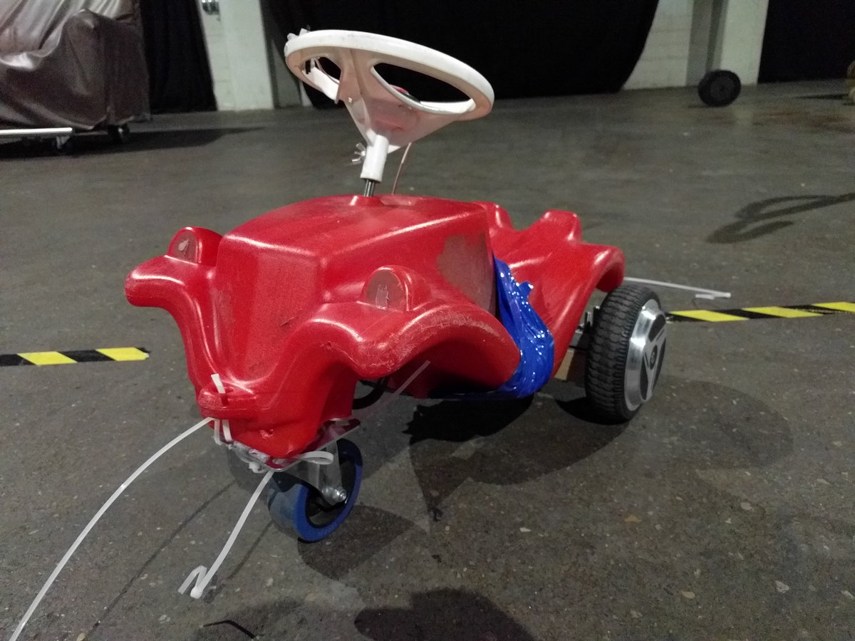 Auf der #iger2022 wurde an der Zukunft der #Elektromobiliaet gearbeitet.
Semi-ergonomischer Sitz, Beinfreiheit, vereinfachte Benutzerführung: binärer Gasknopf, Lenkung gewohnt aus Konzepten wie Schlittenfahren, geringer Platzverbrauch.
#bluewheel #elektroauto <a href="/b4ckspace/">Backspace</a>