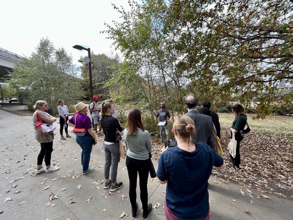 NLinAtlanta's tweet photo. Great to see the EU coming together for our planet during the #ClimateDiplomacyWeek2022. We thank @TreesAtlanta for giving us the opportunity to assist with tree care and forest restoration at the @AtlantaBeltLine ๐ณ๐ฟ https://t.co/KddcsUugSj