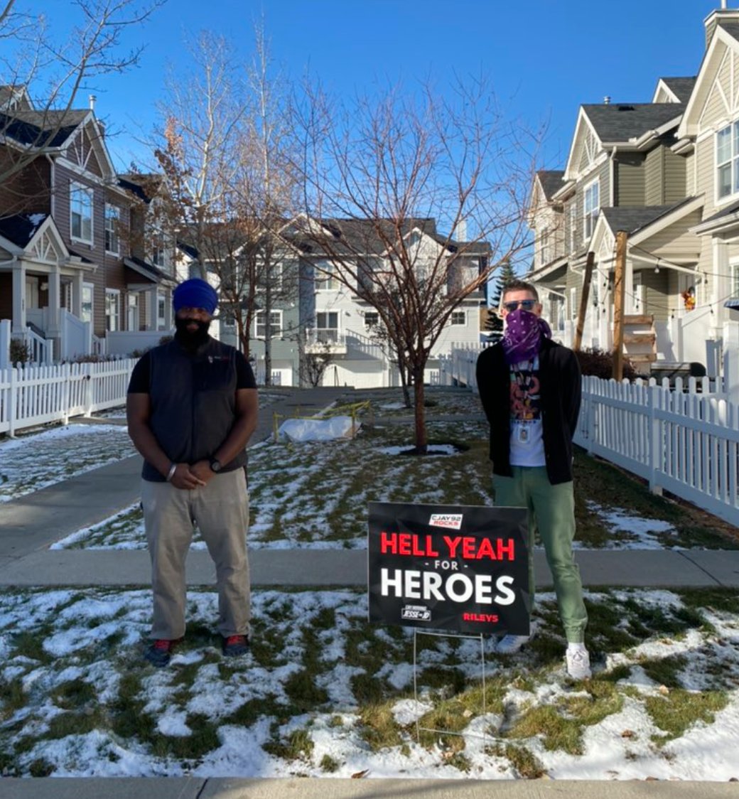 JDfromCJAY's tweet photo. This is my friend @TeghSinghCA, who we met a couple of years ago, with Jesse & JD's #HellYeahForHeroes.
He's a veteran, on a mission. To bike 90 km this Remembrance Day weekend, for @VTNCanada!
Wanna donate? https://t.co/ZugAmxFFci
#RemembranceDay
#LestWeForget https://t.co/dbDwwWW80B