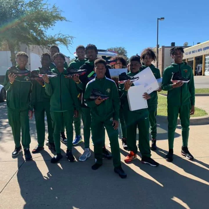 HeadsUpSI's tweet photo. Big s/o to @dallasmavs superstar @luka7doncic for blessing the 3A Texas State Champs @WeMadisonHoops 🏀 with new pairs of his new signature Jordan Brand shoe
#Salute
#DallasVsEverybody
#HoopMecca https://t.co/ZG5wd3JpVG