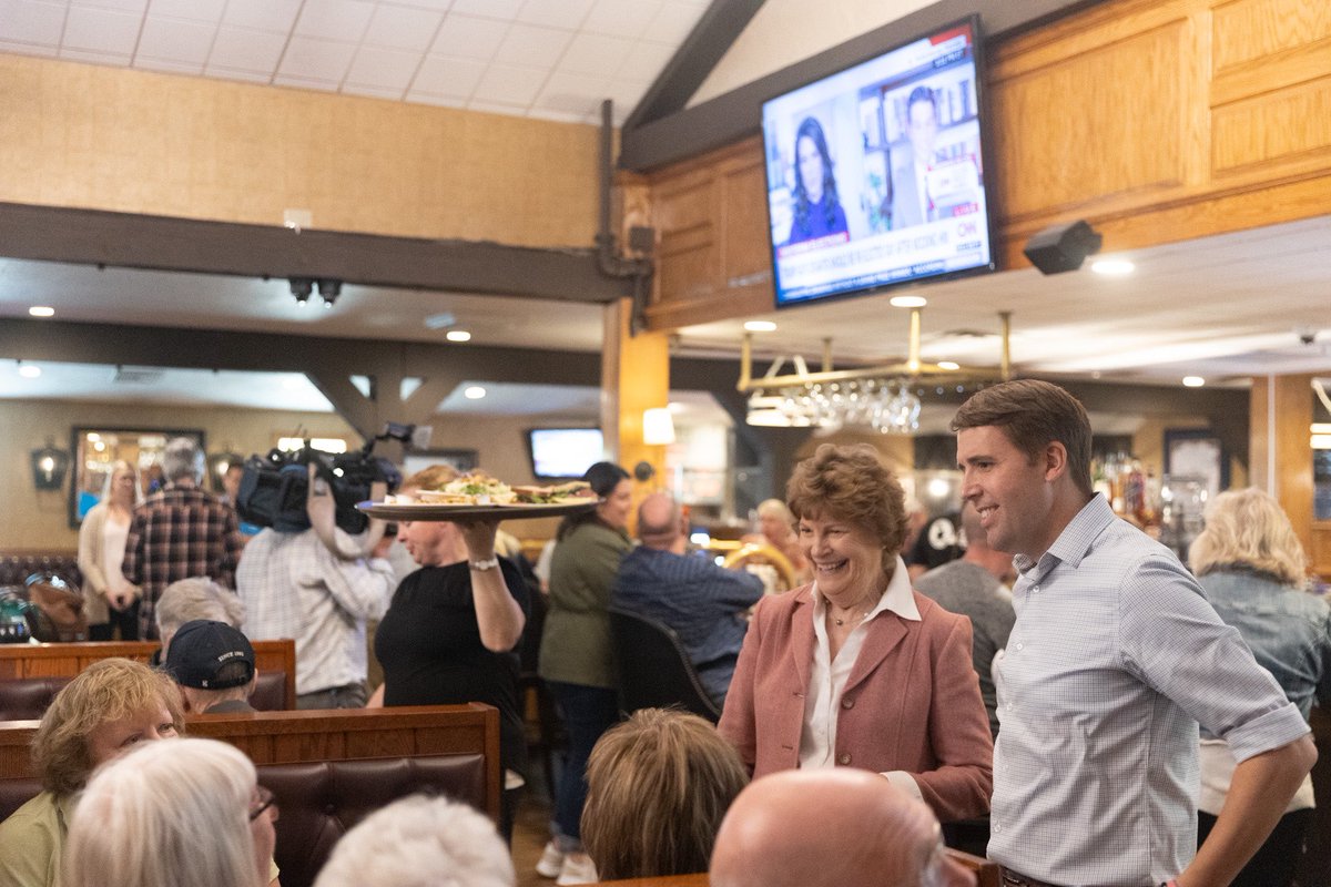 ChrisPappasNH's tweet photo. Growing up in a family restaurant business taught me the values of service and putting people first. 

Glad to be at the Puritan Backroom with @jeanneshaheen this afternoon to greet the lunch crowd and remind folks to get out and vote tomorrow! #NHPolitics https://t.co/F4e0W7AiP2