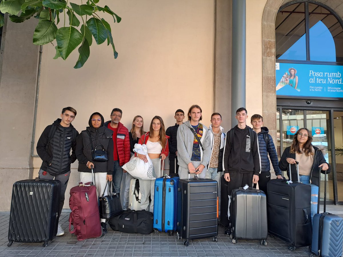 CDG_Sete's tweet photo. Les mobilités professionnelles  ERASMUS+ des élèves de 1Commerce à Barcelone, TMMV-MCSG à Malte, TCuisine et service en restauration à Edessa (Grèce) débutent ce jour. Au programme, trois semaines de stage en entreprise et de vie culturelle dans un pays européen. 
@34Dsden https://t.co/nCDhvn1aYq