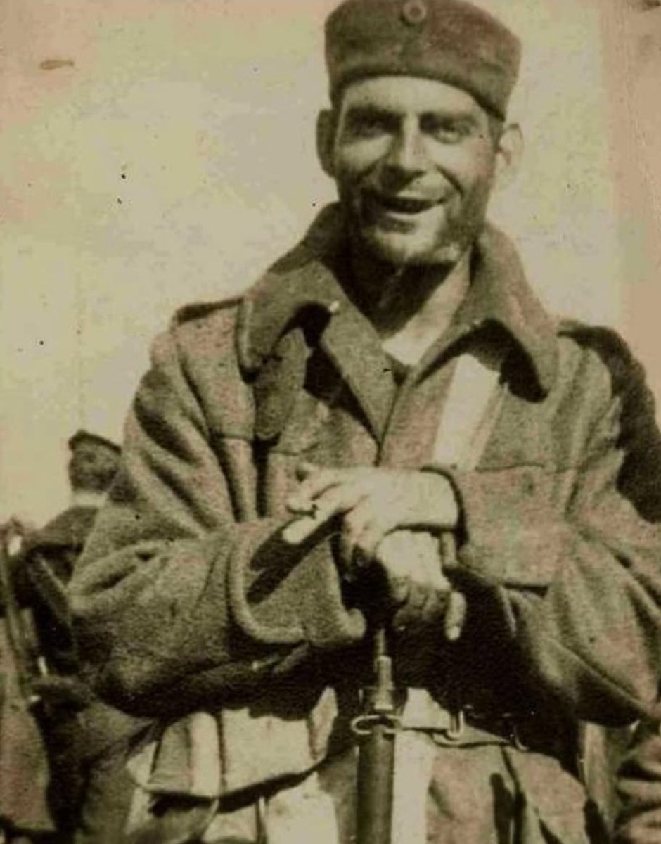 AB Claude Shipman Drake Bn sporting a Belgian Cap waits at Ostend to return home after the Defence of Antwerp.He went on to fight his way through Gallipoli and the Western front,ended up as officer in MGC 
#ww1royalnavaldivision #westernfront  #Gallipoli #royalnavaldivision #WW1