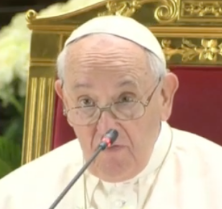 NovusOrdoWatch's tweet photo. Bergoglio's Gospel of Man reloaded: False pope Francis tells Muslims only Transcendence and Fraternity can save them - https://t.co/4YOJncFm8X Any child who believed such nonsense would not even be admitted to First Holy Communion. #PopeFrancis #popeinbahrain https://t.co/GiDlEiqtC3