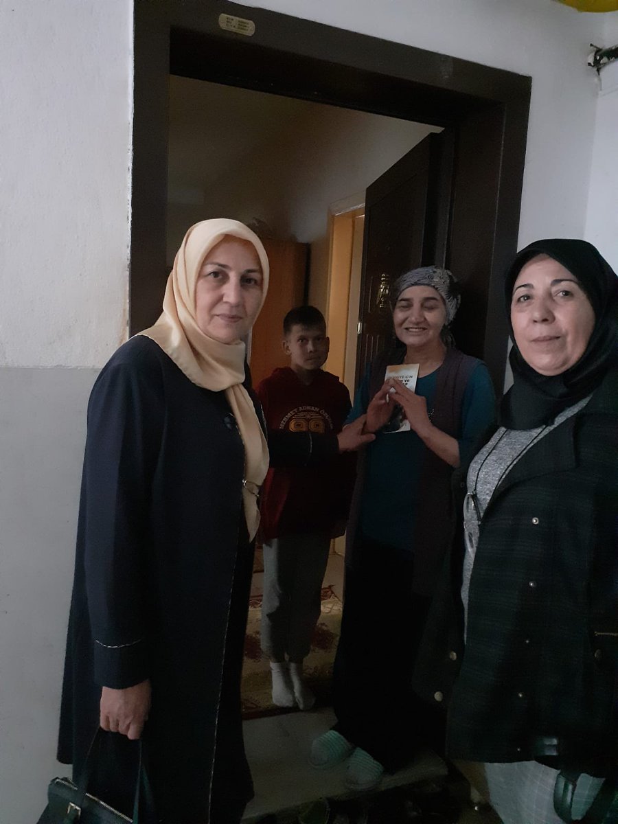 PolatliAkKadin's tweet photo. Ankara Polatlı Şehitlik mahallemizde #1NoluSandık ta sandık esaslı toplantımızı gerçekleştirdik ve çat kapı ziyaretlerimizde bulunduk 
@aysekesir
@hatice_cakmak_
@GMAKKADIN
#1NoluSandık
#Hedef2023 https://t.co/Z7AOPxcZgU