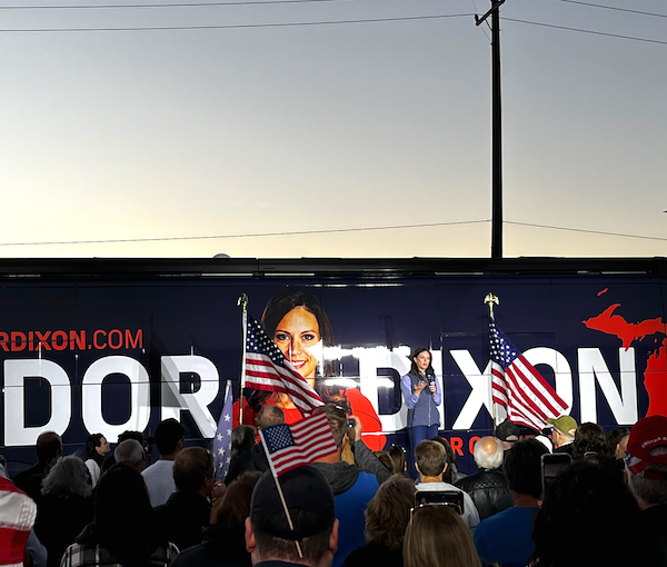 MSmithforMI's tweet photo. Yesterday, I had the opportunity to emcee for Tudor Dixon's rally! It was a pleasure to see so much energy and also get the opportunity to speak with enthusiastic voters. Here comes the red wave! https://t.co/BbqvlFDM3w