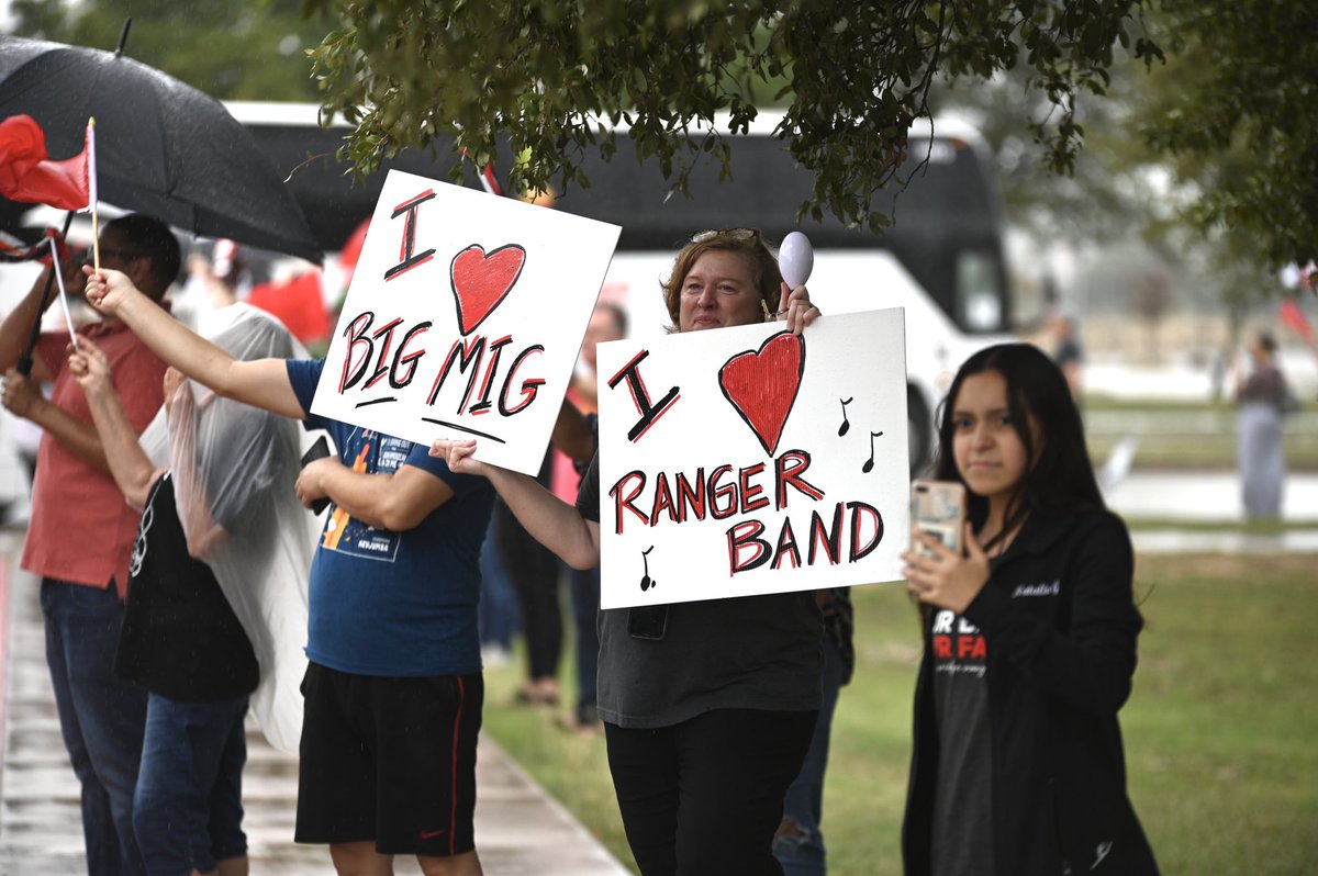 LeanderISD's tweet image. The @VistaRidgeHS Band and @VHSBand are headed down to San Antonio today to compete in the 2022 UIL State Marching Band Championships! #1LISD