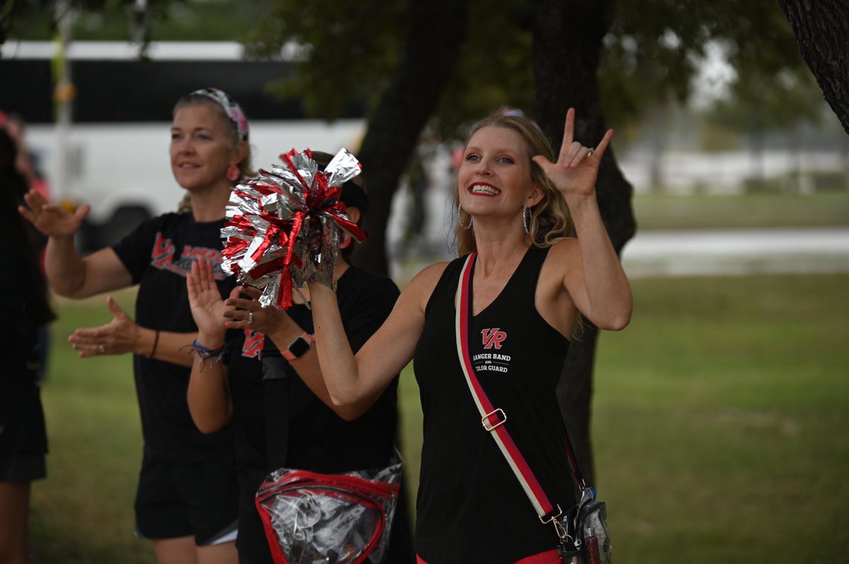 LeanderISD's tweet image. The @VistaRidgeHS Band and @VHSBand are headed down to San Antonio today to compete in the 2022 UIL State Marching Band Championships! #1LISD