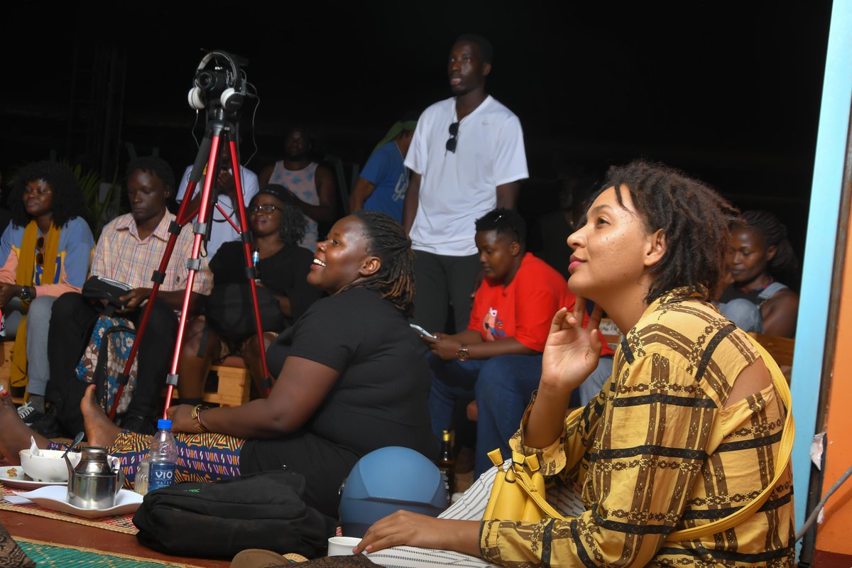 bjohnhillary's tweet image. THREAD!

I will forever happily have this sweet burden of gratitude,
To the girl that bought the first ticket,
To the sweet school that sent it's staff,
To the amazing team I worked with,
To the girl who wrote the opening poem,
To the amazing show host,
I am forever grateful.