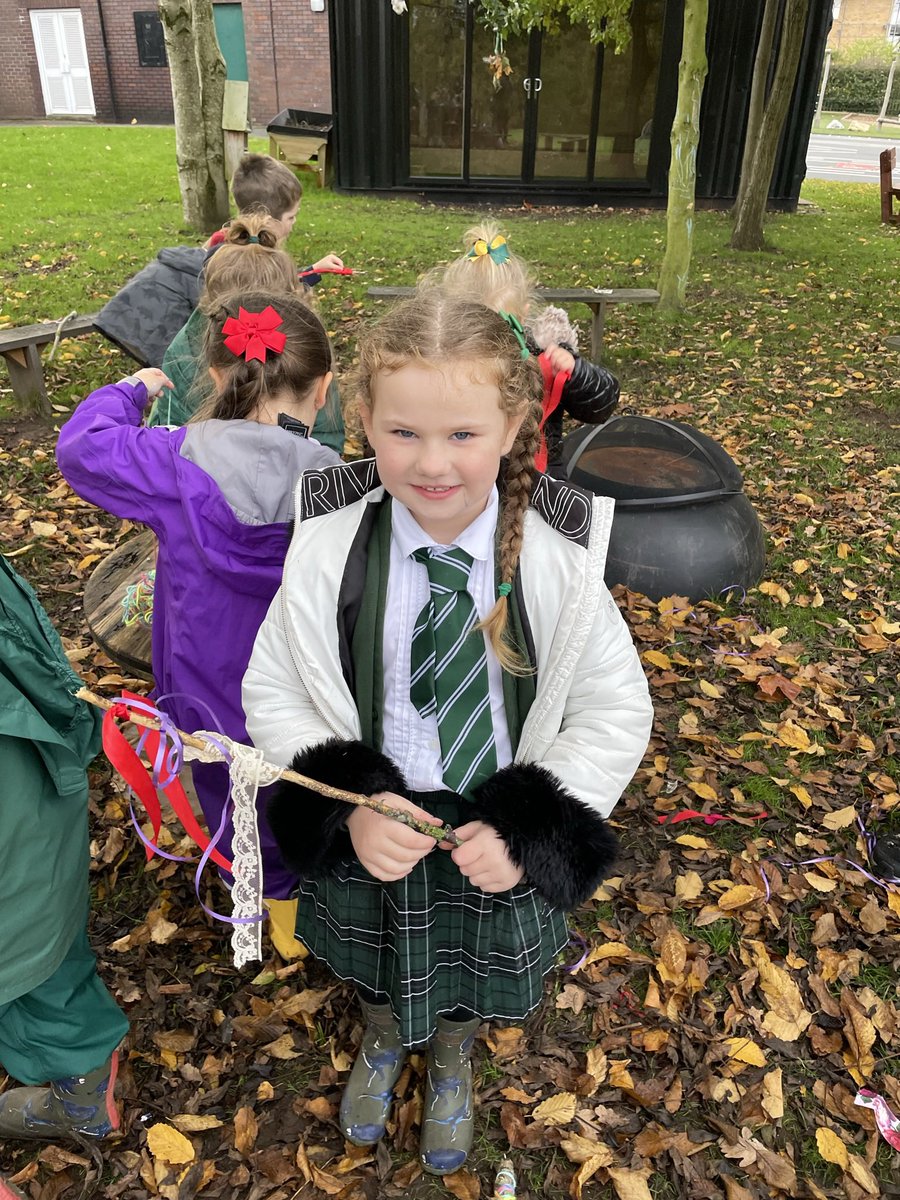 st_augs_forest's tweet photo. A fantastic start to our Forest school Club! Discoverers enjoyed making Halloween horrors, sparklers and firework art 🌳🍂🍁🎇 https://t.co/uE07AK39Xw