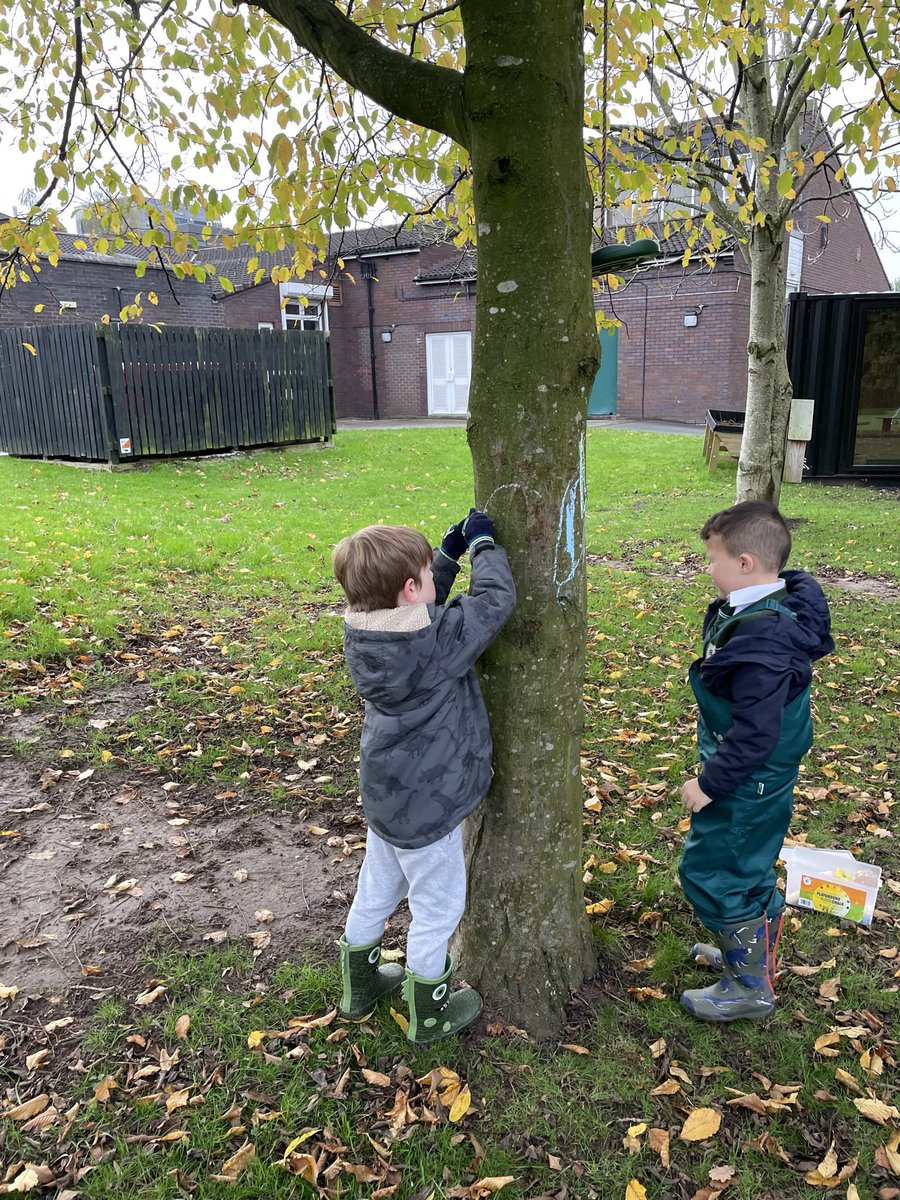 st_augs_forest's tweet photo. A fantastic start to our Forest school Club! Discoverers enjoyed making Halloween horrors, sparklers and firework art 🌳🍂🍁🎇 https://t.co/uE07AK39Xw