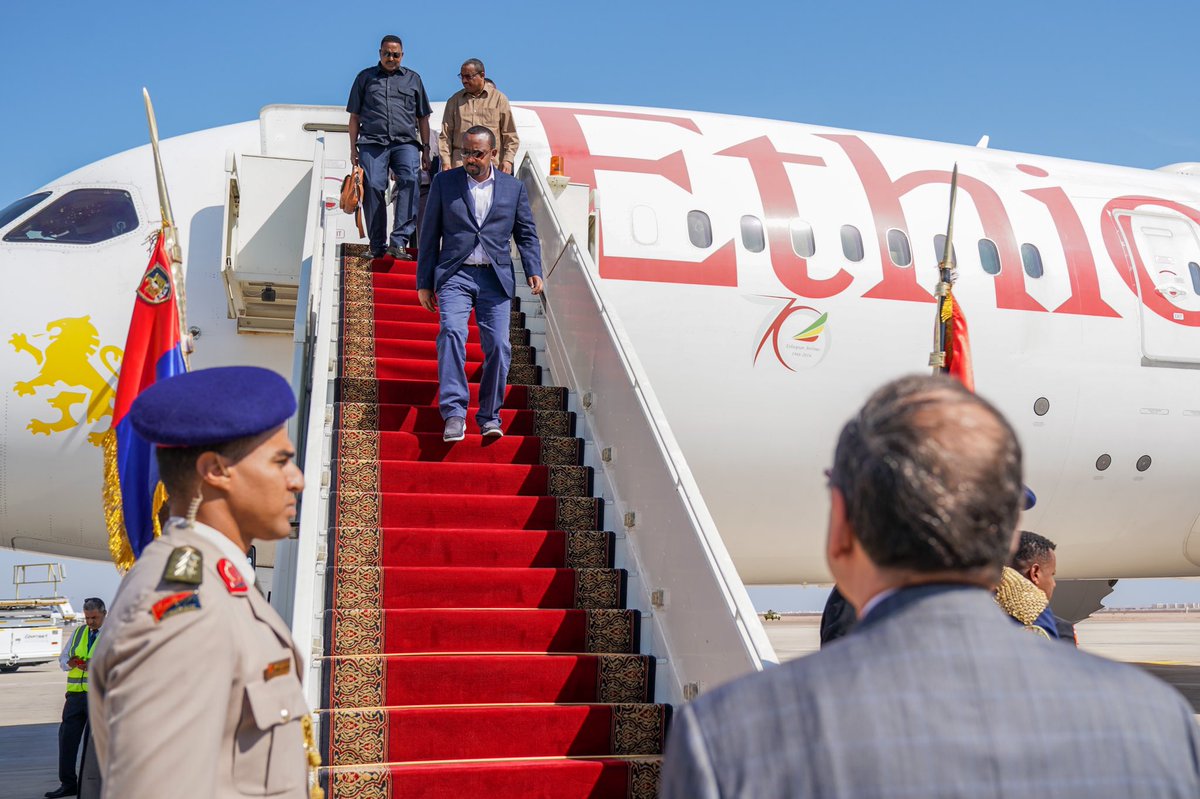DrMohaAbdulahi's tweet photo. #PRIDE_at_PEARL_of_Africa🇪🇹
Eth🇪🇹n_Airlines: The BEACON of Africa.
Once upon a time #N_Mandela on his flight from 🇸🇩 2 🇪🇹 said:
“How can a black man fly PLANE?
Moments later he realized that he had fallen in2 #COLONIAL_mindset; That flying was a WHITE_MAN’s job" 
@flyethiopian https://t.co/B82AkyBR6Q