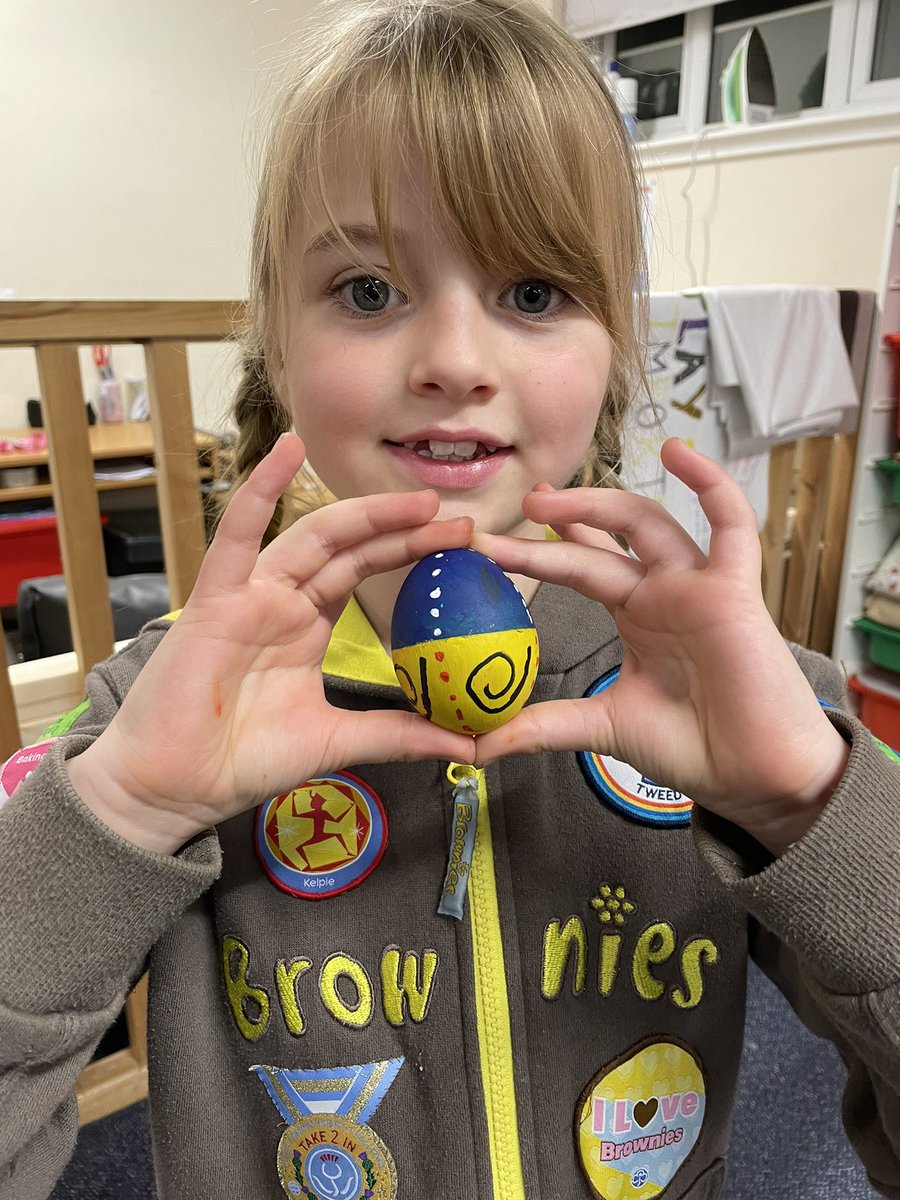 1stPeebles's tweet photo. Talking about #TogetherWithFriends, this Brownie has been working on her languages badge and has been inspired by her new classmates from Ukraine who have joined the school this year. Great work! #interestbadges @BordersCounty @GirlguidingScot @Girlguiding https://t.co/XvgwJ6IljU