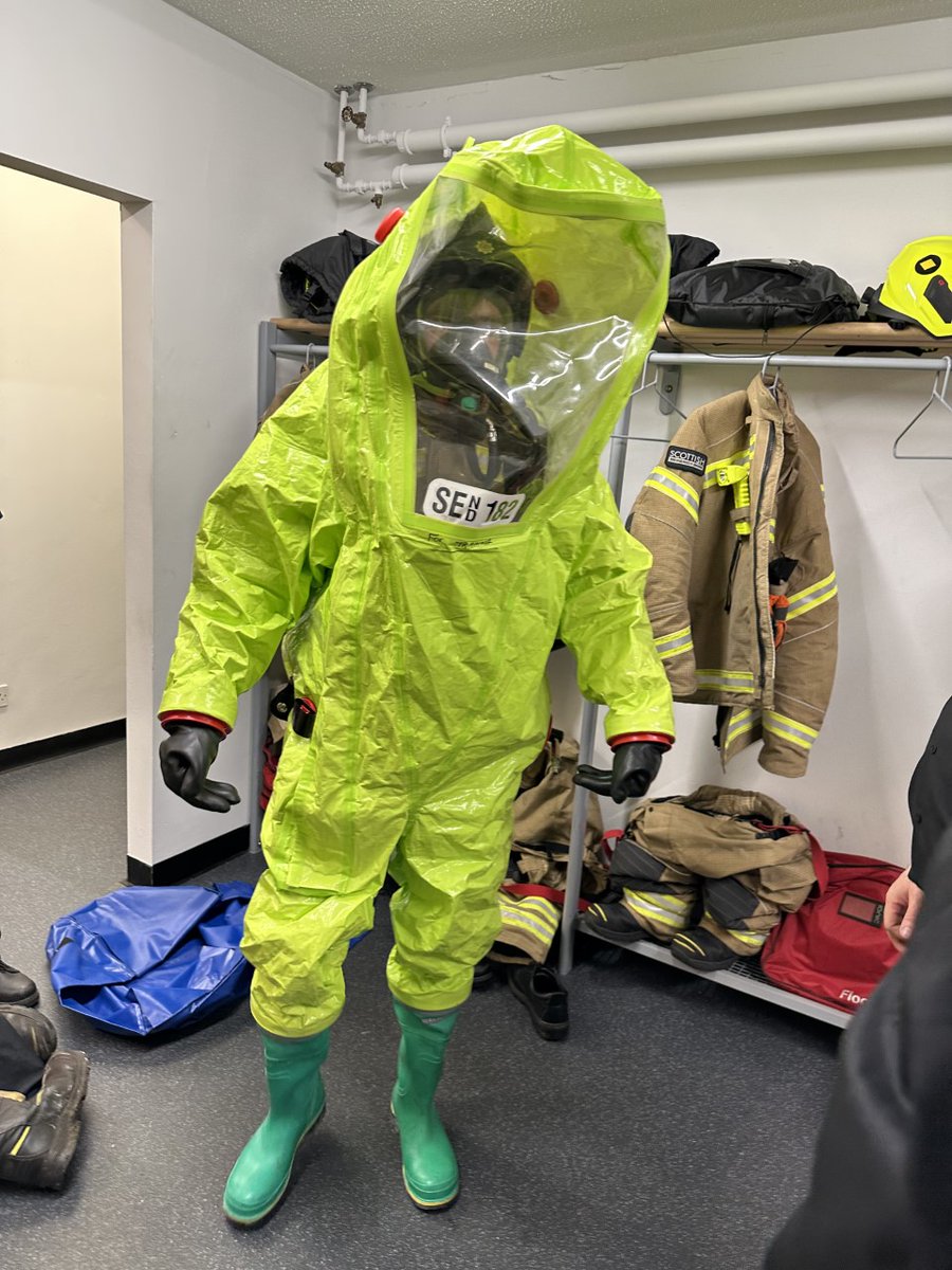 Scotfire_ENSA's tweet image. On-call personnel from Dalry, carrying out a Gas suit related incident scenario using the BA board and Han 1 &amp;amp; Han 2 forms. #sfrs #trainingiskey