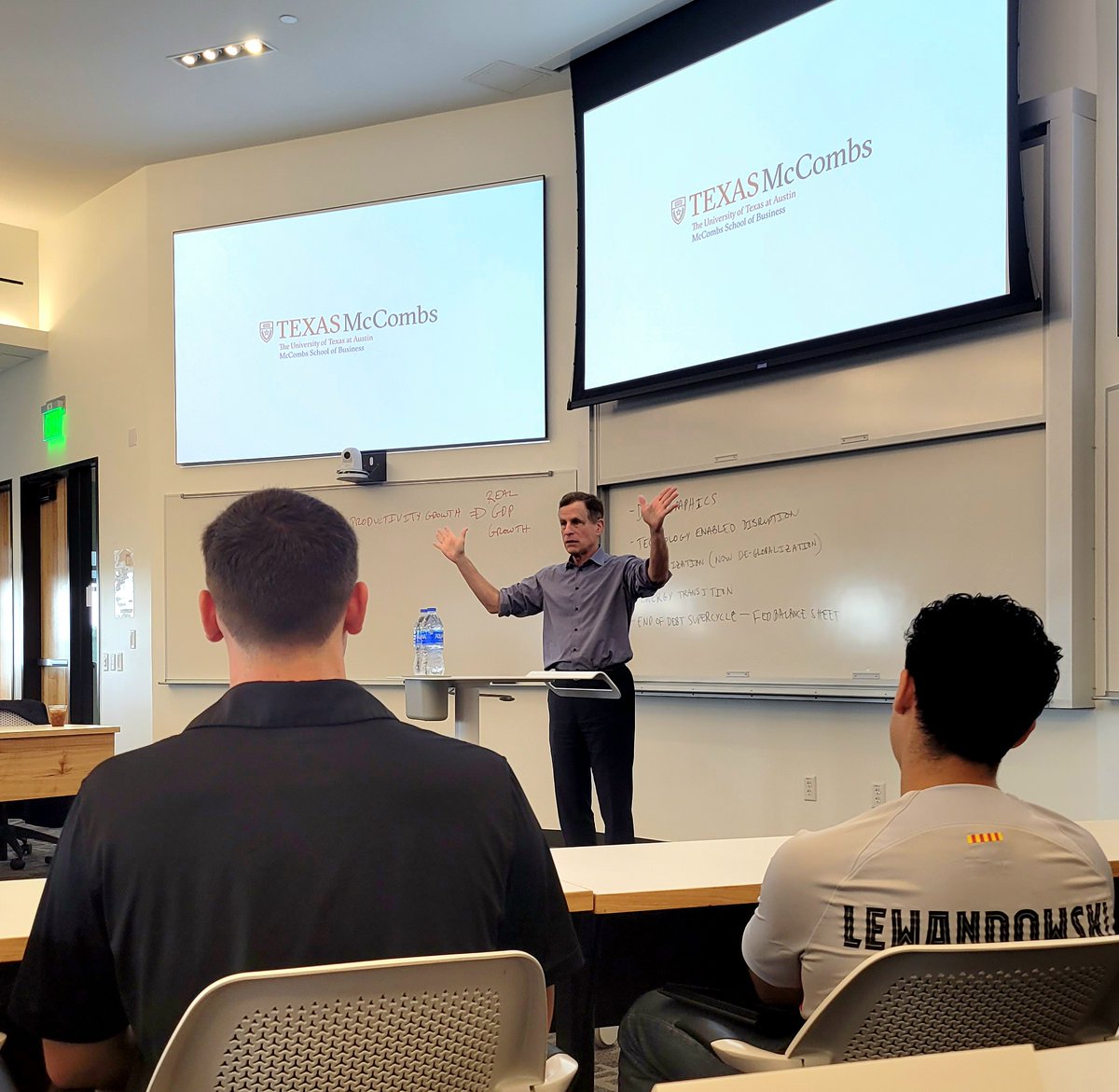 RobSKaplan's tweet photo. Great discussion on how we got here and where we're headed with @salemcenterUT audience at @UTexasMcCombs.
#salemcenterforpolicy #Texasmccombs #policy2022 https://t.co/TsgjN2VVv2