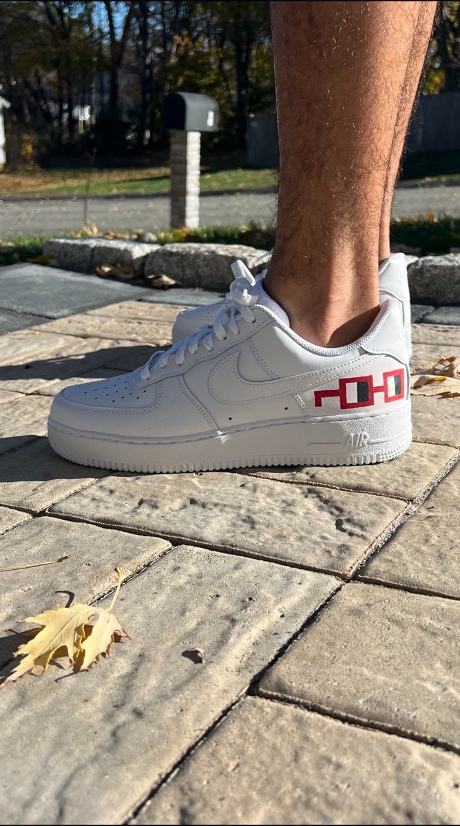 0xthanos's tweet photo. 0/ WANT A FREE PAIR OF NOUNS AF1'S?

Retweet and like this tweet for a chance to win a pair of Nouns Kicks V0. I will pick a winner out of a hat in 2 weeks.  

ok so while you're here, let me explain how I plan on building a line of Nounish streetwear. 🧵 https://t.co/sWKLBd4Tpm
