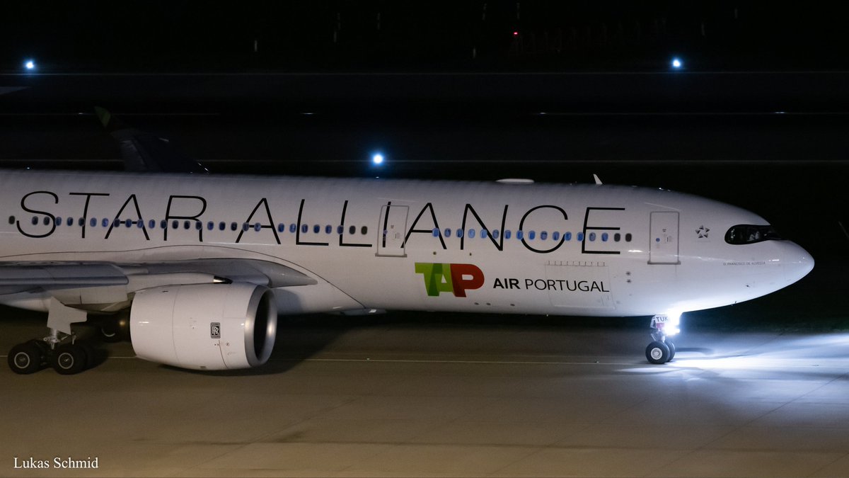 aviation_schmid's tweet photo. TAP Air Portugal / Airbus A330-900 / CS-TUK / ZRH - 7.11.22
@Easyspotting @tapairportugal
#AvGeek #planespotting #planes #planespotter #aviation #aviationphotography #spotting #ZRH #ZRHAirport #ZRHmovements #airbus #a339 #a330neo #tapairportugal #cstuk https://t.co/hKxmg4H2Mi