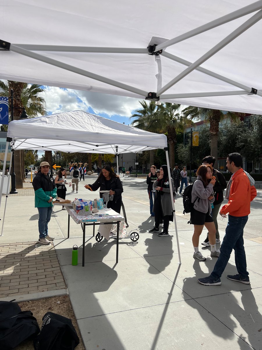 SJSUvotes's tweet image. It was great talking to students at pizza at the polls! #sjsuvotes @sjsu @SLSVCoalition @sccvote  @SJSUPrezPerez
