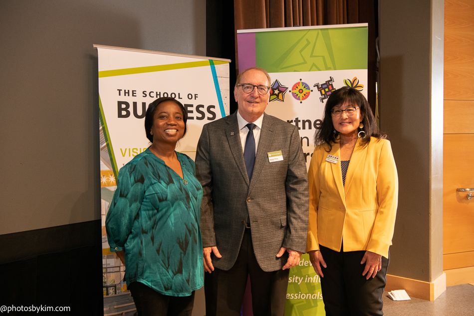 pdxBschool's tweet photo. Last week, Partners in Diversity & PSU SB hosted this quarter's Say Hey! event. The introduction of 44 honorees made the event one to remember. Photos by Kim. #BusinessHonors #PeopleOfColorInBusiness #PDXBSchool https://t.co/HY17QuK0vV