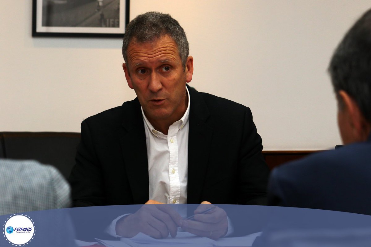 FenabusFg's tweet photo. Audiencia con Ministro de Transporte.
Fenabus hizo entrega de una propuesta sobre la industria del transporte público sobre el D.S 89, que viene a modificar el D.S 212/92. 
También se abordaron temas como la infraestructura que utiliza la industria de los terminales de buses. https://t.co/BHc4aaEPLT