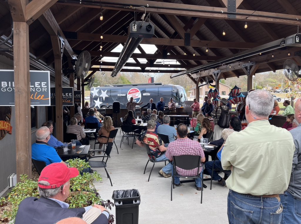 BillLeeTN's tweet photo. Smith County! Thank you to everyone who joined us in Gordonsville. Michael Hale is a proven conservative who will represent District 40 so very well, and it was great to be with him today. #TennesseeWorks https://t.co/iam6U1WcJQ