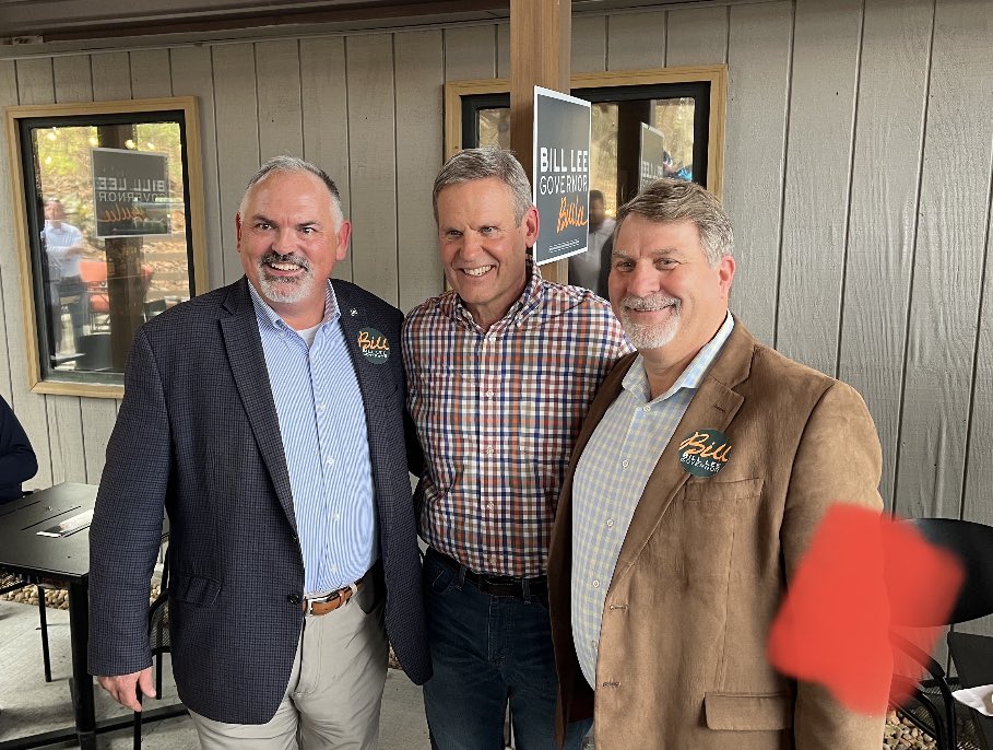 BillLeeTN's tweet photo. Smith County! Thank you to everyone who joined us in Gordonsville. Michael Hale is a proven conservative who will represent District 40 so very well, and it was great to be with him today. #TennesseeWorks https://t.co/iam6U1WcJQ