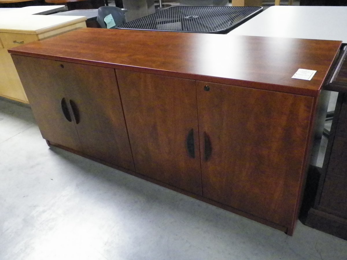 TOPSTEXAS's tweet image. Look what just walked in the door!

10 matching Cherry laminate L shape desks with matching 30"H bookcases!

If you're opening an office on a budget, call us now!

Because these used office desks are set to disappear as fast as they arrived! First come, first served!